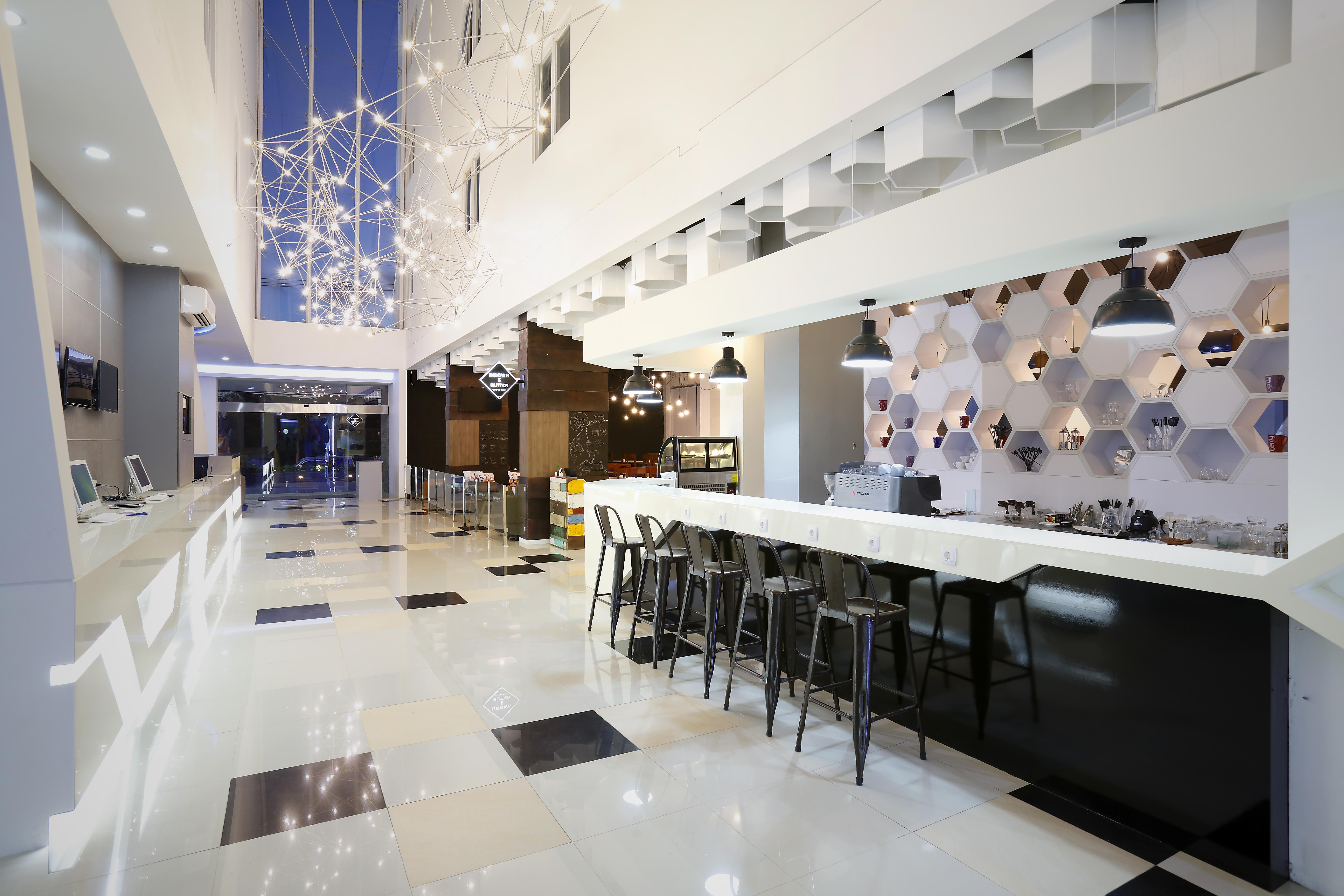 Berry Biz Hotel Seminyak Buitenkant foto