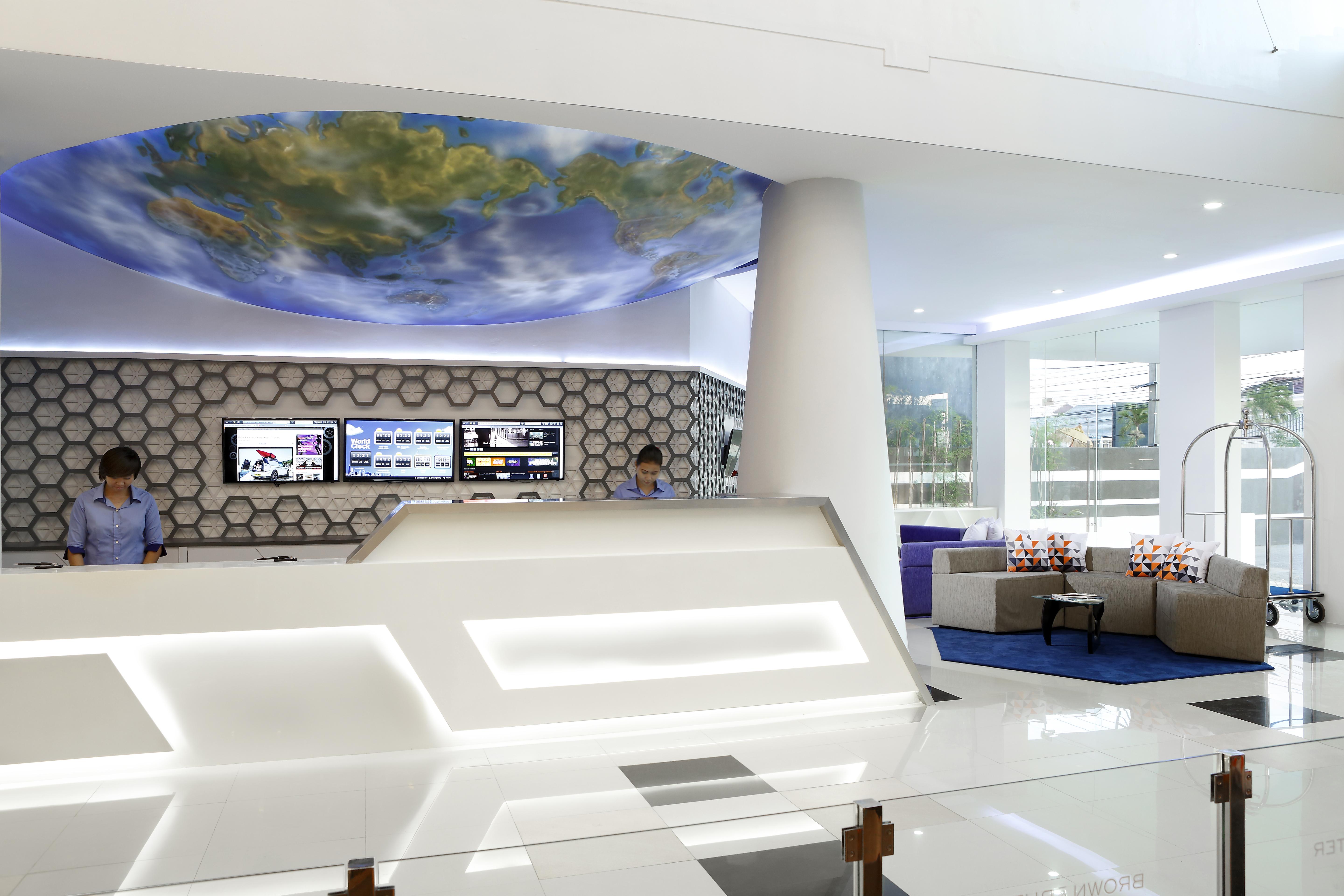 Berry Biz Hotel Seminyak Buitenkant foto
