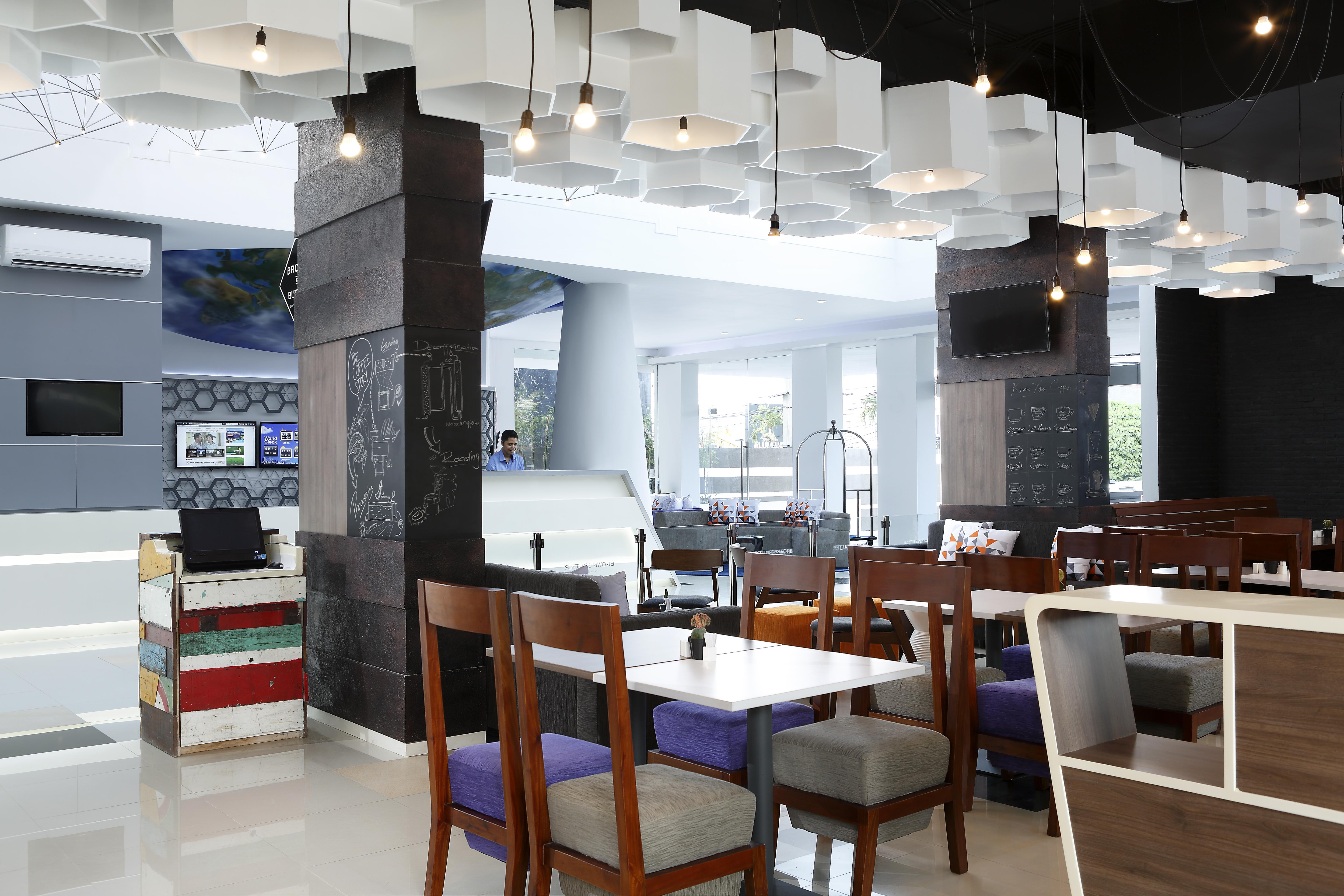 Berry Biz Hotel Seminyak Buitenkant foto